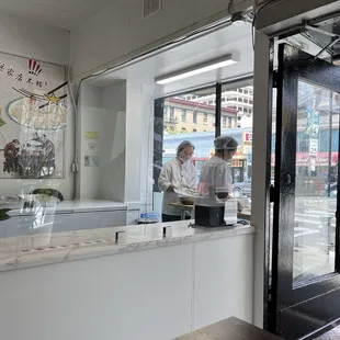 Making dumplings in the window! Live! In-house