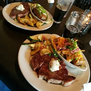 Steak, tater and grilled veggies!