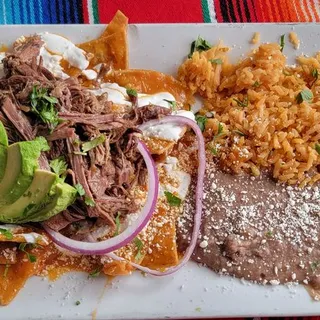 Chilaquiles de Verdes con Birria