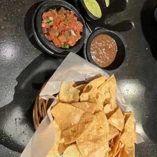 CHIPS & SALSA