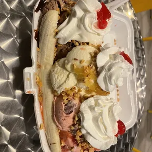 Small Banana Split (6 scoops with toppings)