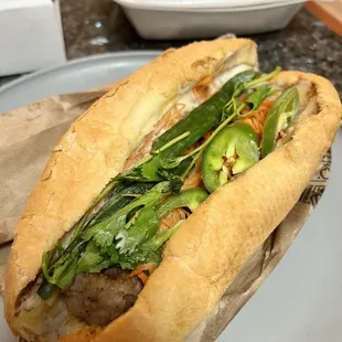 Banh mi xiu mai (meatballs)