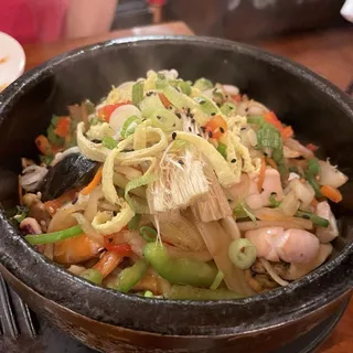 77. Seafood Hot Stone Bowl