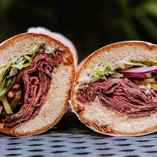 a roast beef sandwich cut in half