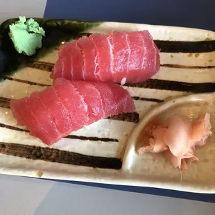 Tuna nigiri