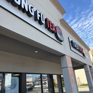 Outside Token Ramen and Kung Fu Tea in Tampa