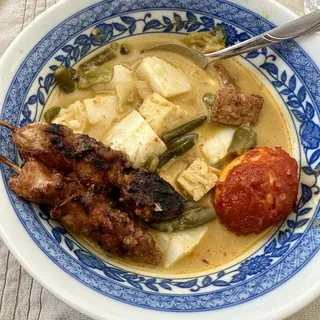21. Lontong Special Toko Rame