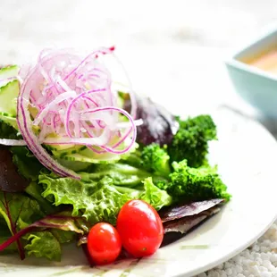 Green salad with ginger dressing