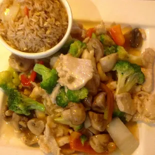 Item from the new lunch menu, Flower Chicken $5.99. Chicken in a light white sauce. Good but vegs are way undercooked. Broccoli raw.