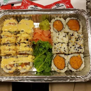 New York roll &amp; Salmon crunchy roll