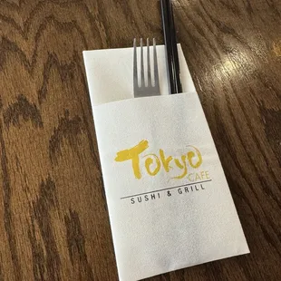 Thick napkin, fork, chopsticks