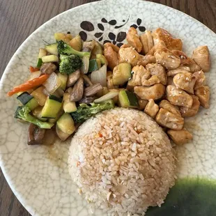 Habachi entree with fried rice and vegetables