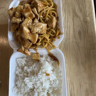 Kids chicken with white rice and noodle