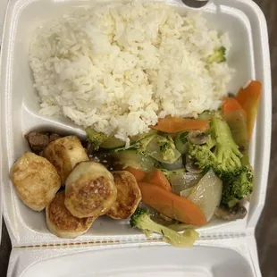 Hibachi steak and scallops with white rice and vegetables