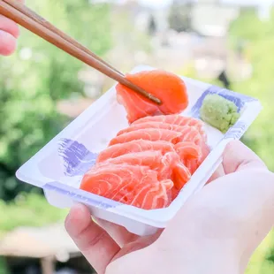 Sashimi salmon