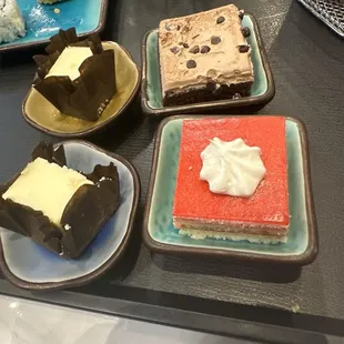 Then they have dessert options and fruit! Cheesecake was fire
