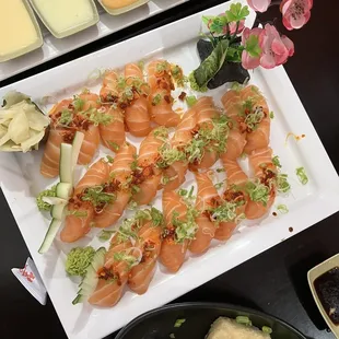 Salmon nigiri