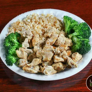 a plate of chicken, rice, and broccoli