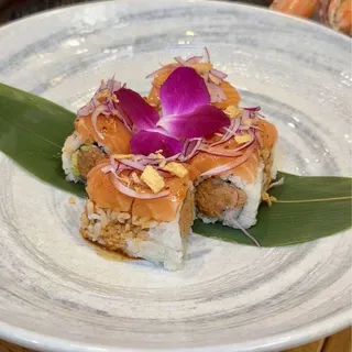 Salmon Crispy Garlic Roll