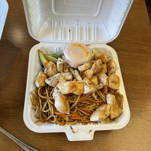 Hibachi Chicken w noodles