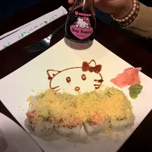Ming is quite the artist!  This is a crunchy salmon roll....very tasty!