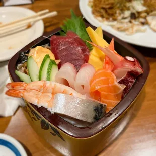Chirashi bowl