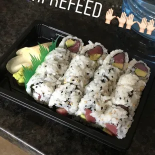 Tuna &amp; avocado roll