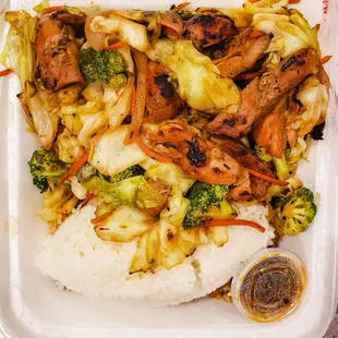 Tokyo stir fry vegetable with chicken, 4.5/5. IG: @take.a.bite.with.me