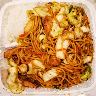 Chicken yakisoba, 4/5. IG: @take.a.bite.with.me