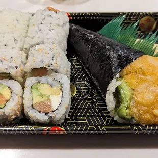 Philly roll and spicy scallopin roll