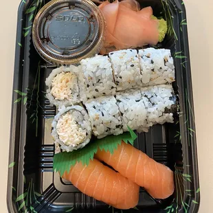 Crunchy roll &amp; salmon sushi