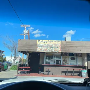 On a nice day, you can eat outside