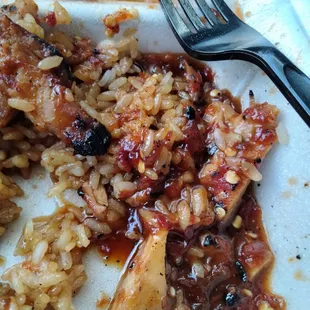 You can see that it's nothing but hot sauce all over the chicken I added three little bitty teriyaki sauces they gave me.