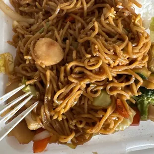 No mushrooms in the veggie yakisoba and just lacked flavor and oily as h*ll!!