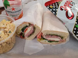 MOTO Delicatessen & Bodega