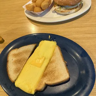 Cheese Omelet with Toast