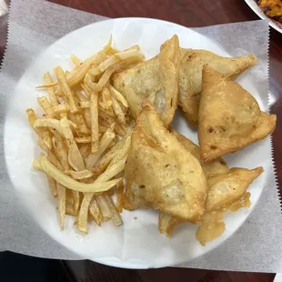 Potato samosa with fries