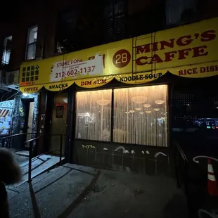 the front of a restaurant at night