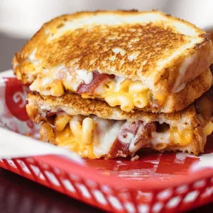Tom & Chee