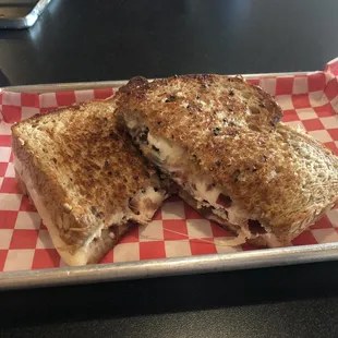 Bacon, fig &amp; goat grilled cheese