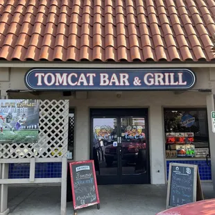 the entrance to tomcat bar and grill