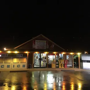 the outside of a restaurant at night