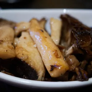 French horn / hen of the woods mushrooms (1/2 order)