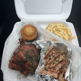 Smoked meat combo (chicken quarter, pulled chicken, mac n cheese and cornbread)