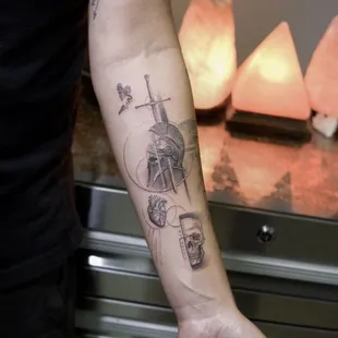 Gladiator helmet and skull