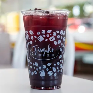 ws a plastic cup with a drink in it