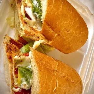 Chicken club sandwich has grilled breast-fillet, bacon/avocado/lettuce/tomato. Fantastic.