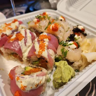 Tom San Ramen - Romeo &amp; Juliet roll (back) ; Double Tuna roll (front)