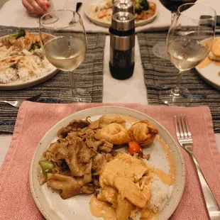 Crab Rangoon, Drunking Nooldes &amp; Mussamun Curry