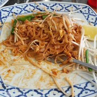 L9. Pad Thai Noodles Lunch